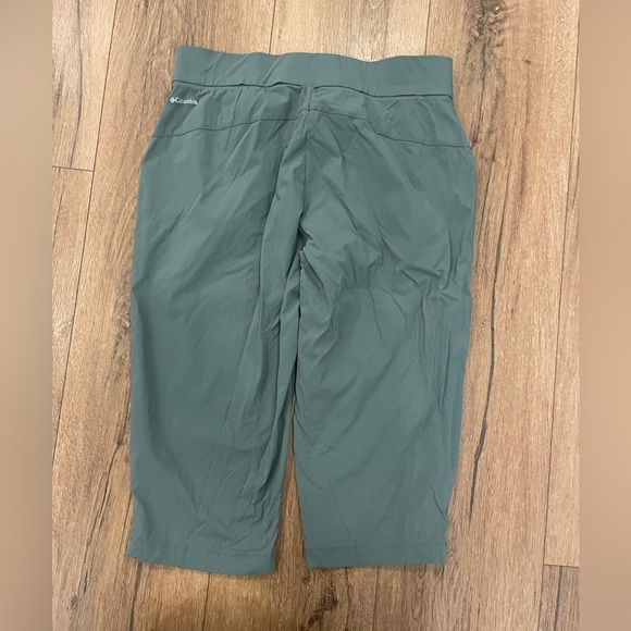 Columbia Omni Shield capris cropped pants sage green stretchy waist - Picture 7 of 7